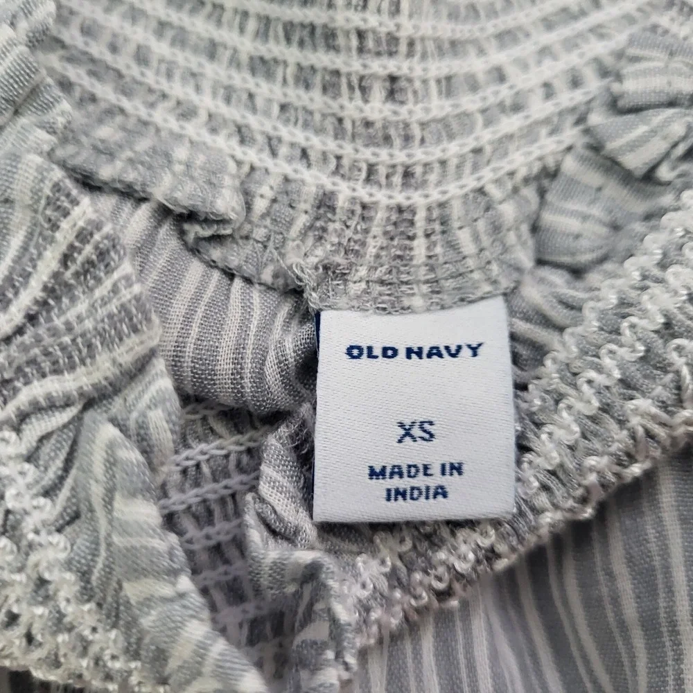 Old Navy Womens XS Gray White Striped Smocked Puff Sleeve‎ Peasant Top